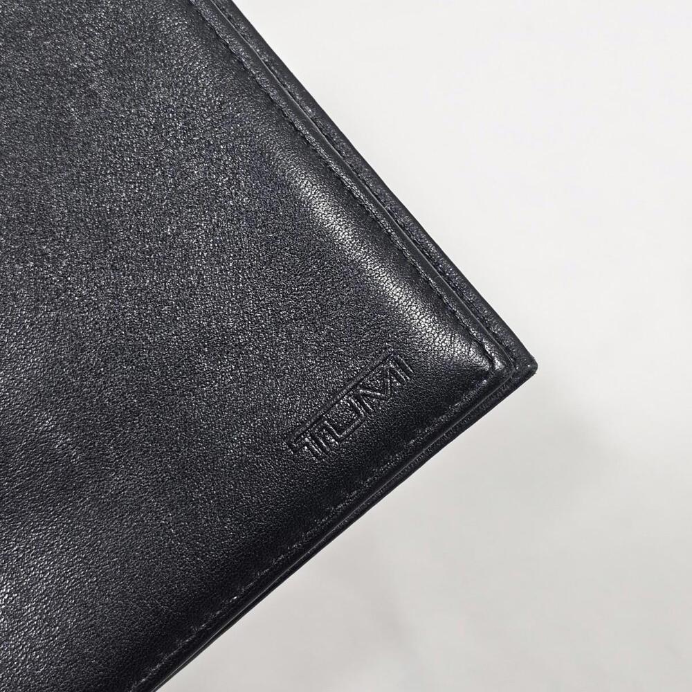 Tumi Mens Black Lesther Wallet With Red Details Bi Fold. - Picture 6 of 7